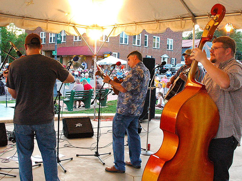 2025 Pickin' on the Square Band and Food Vendor Applications